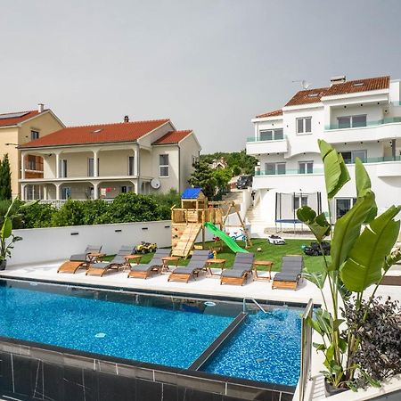 Holiday House Dominik Apartments Свети Петър Екстериор снимка