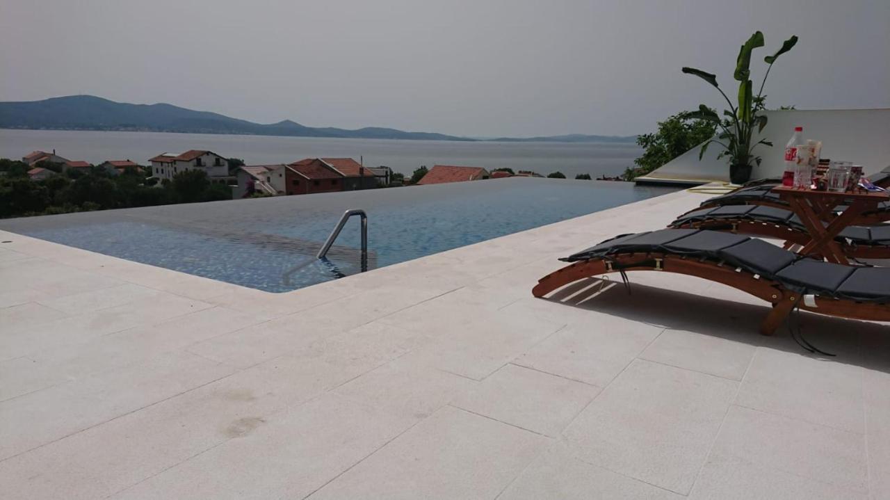 Holiday House Dominik Apartments Свети Петър Екстериор снимка