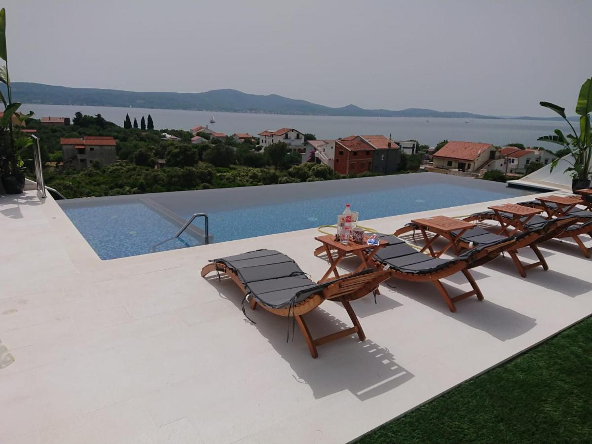 Holiday House Dominik Apartments Свети Петър Екстериор снимка