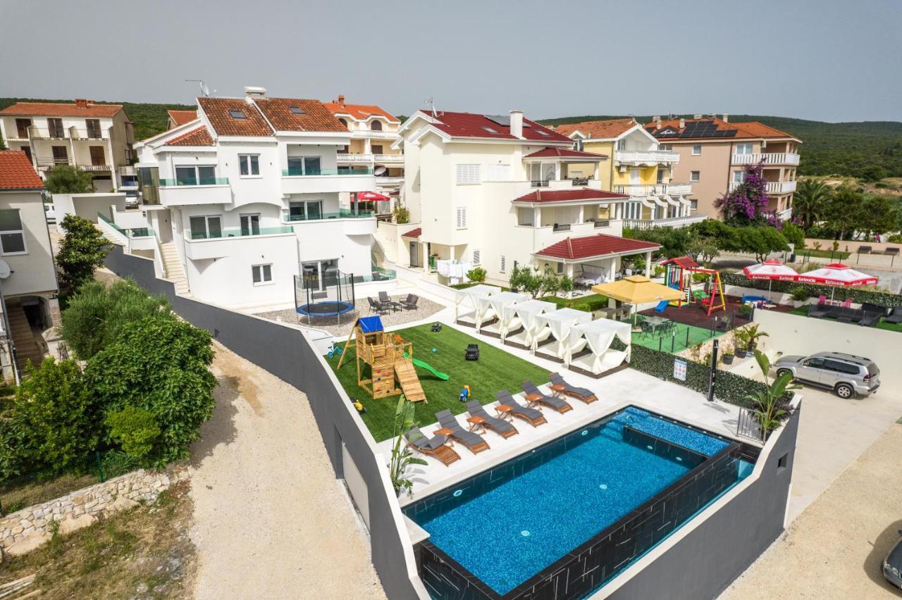 Holiday House Dominik Apartments Свети Петър Екстериор снимка