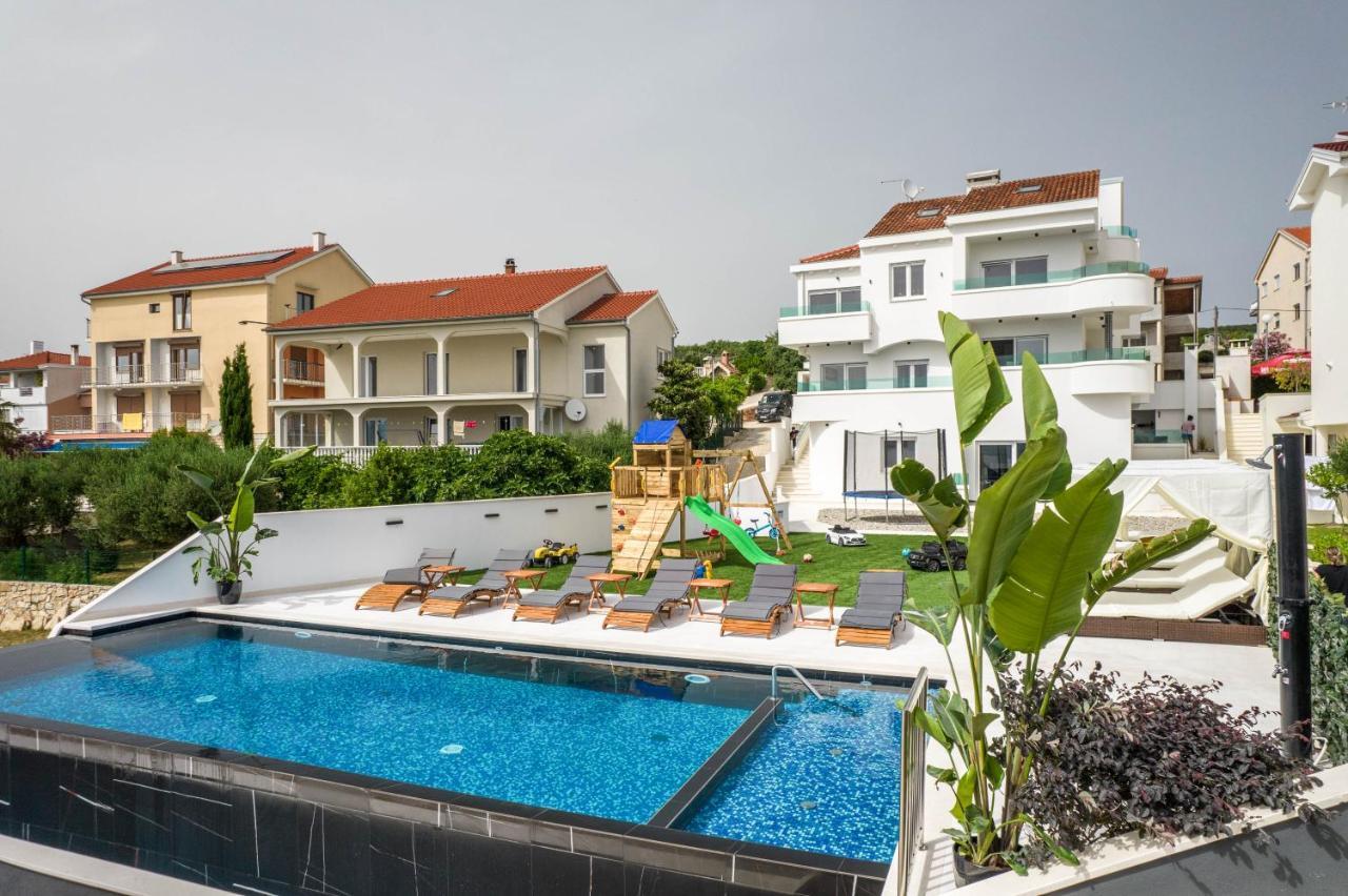 Holiday House Dominik Apartments Свети Петър Екстериор снимка