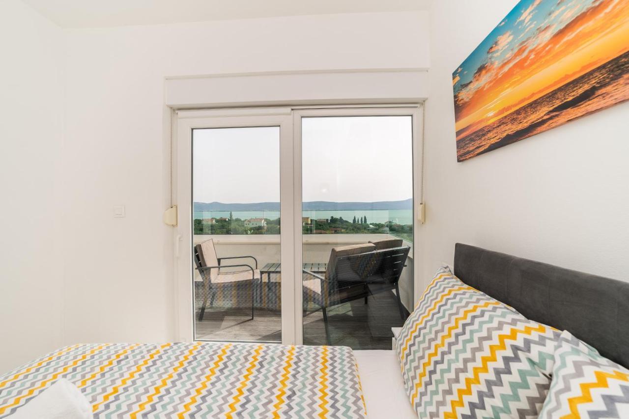 Holiday House Dominik Apartments Свети Петър Стая снимка
