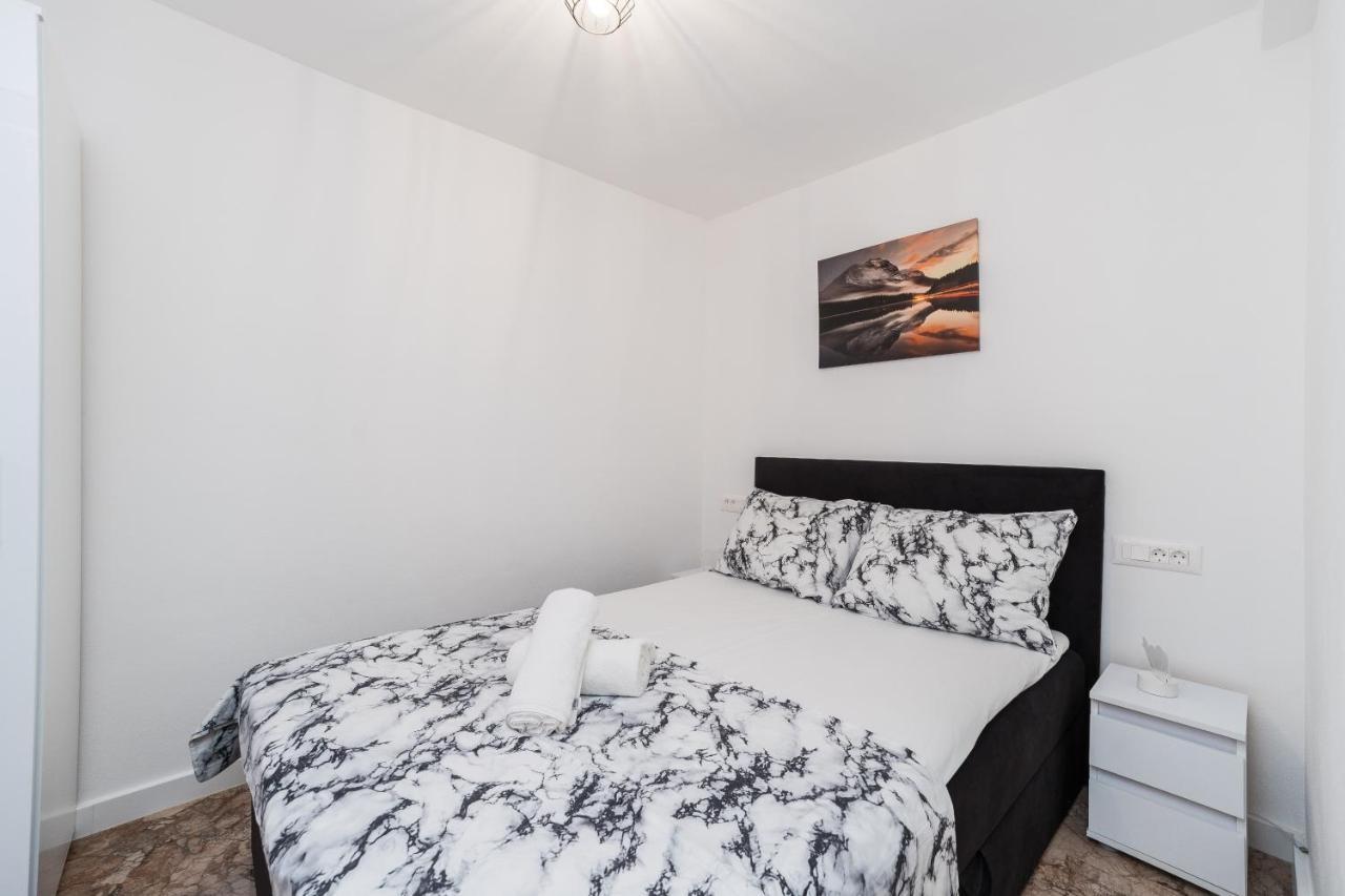 Holiday House Dominik Apartments Свети Петър Стая снимка