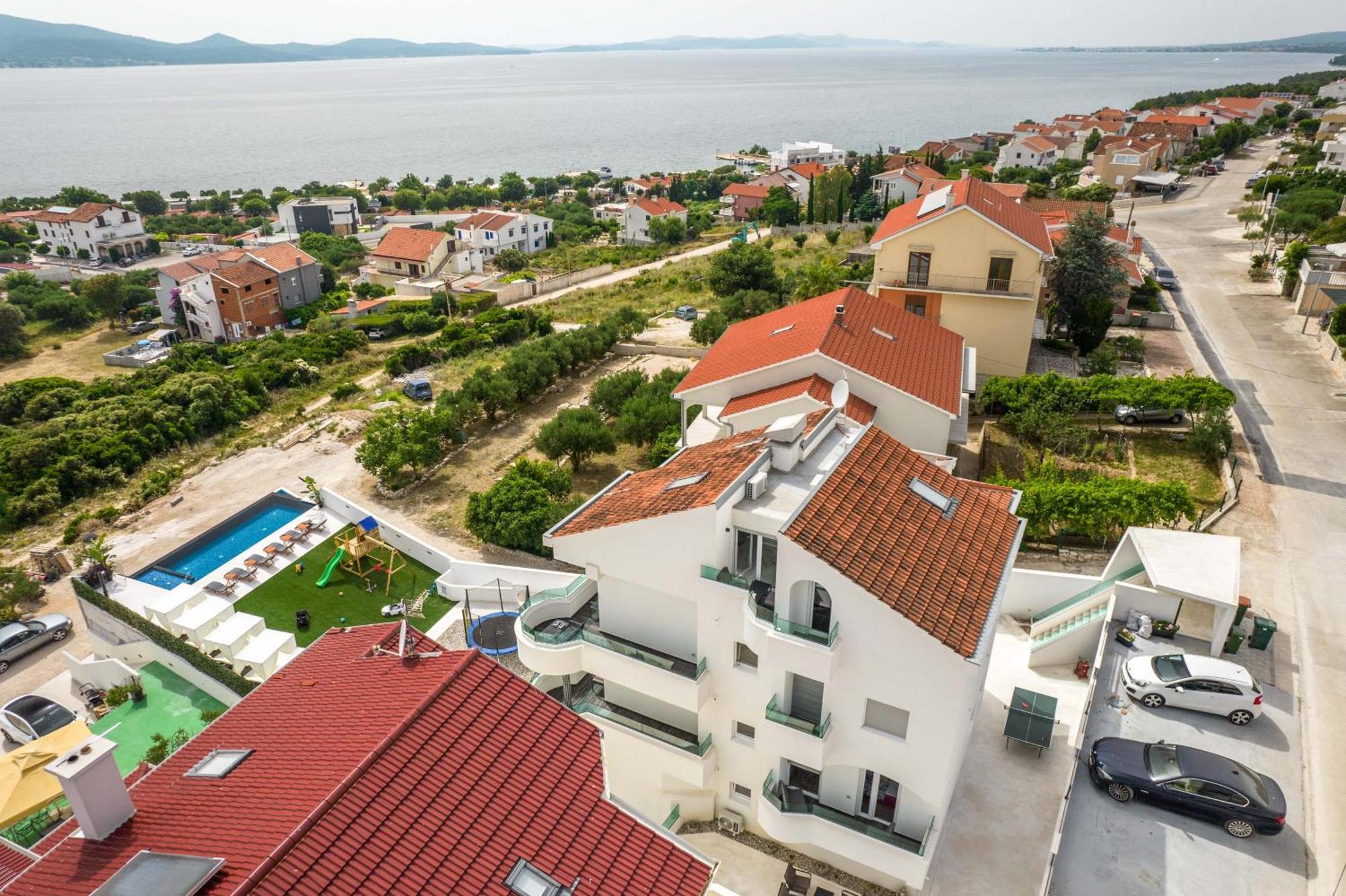 Holiday House Dominik Apartments Свети Петър Екстериор снимка