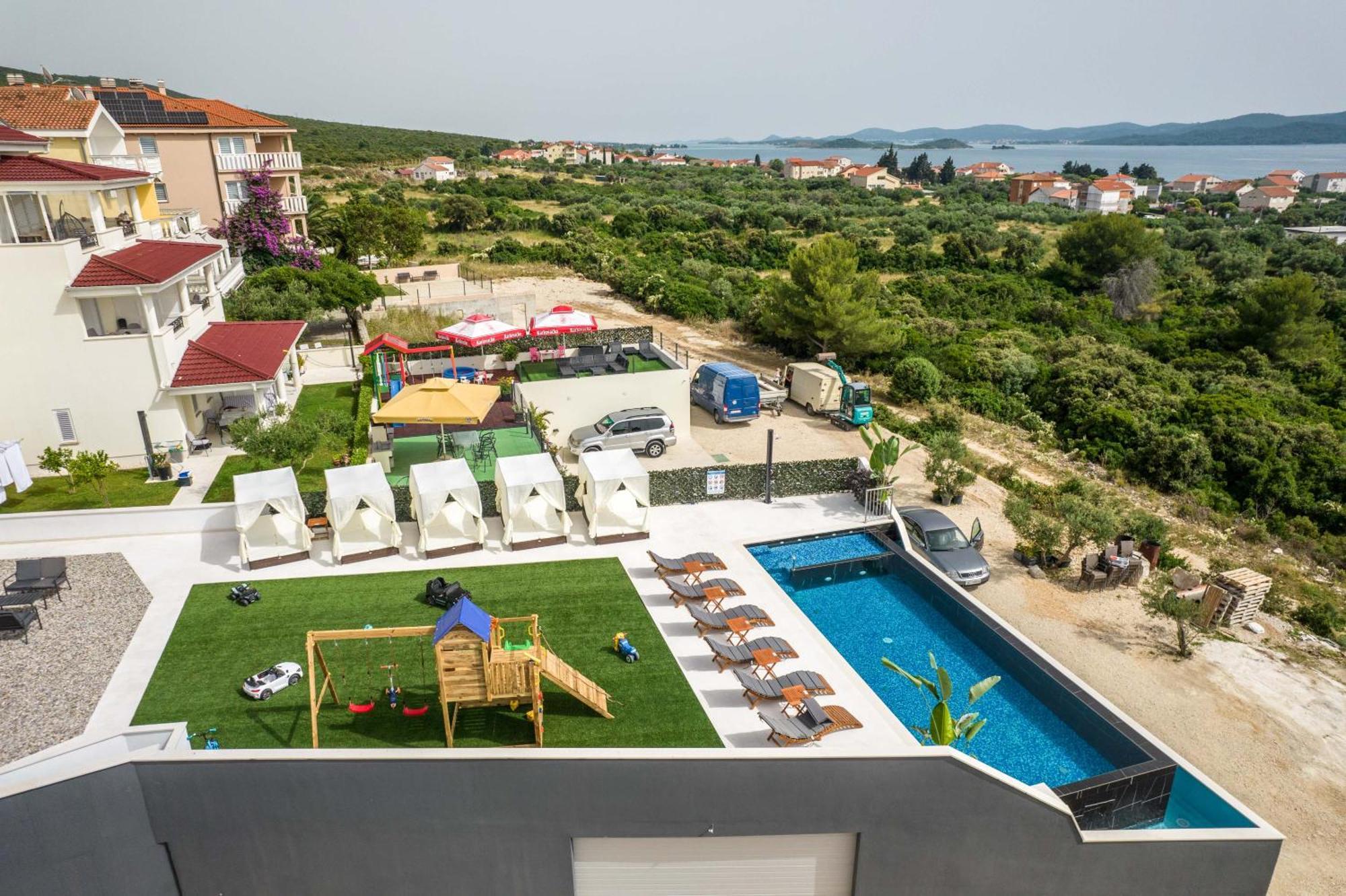 Holiday House Dominik Apartments Свети Петър Екстериор снимка